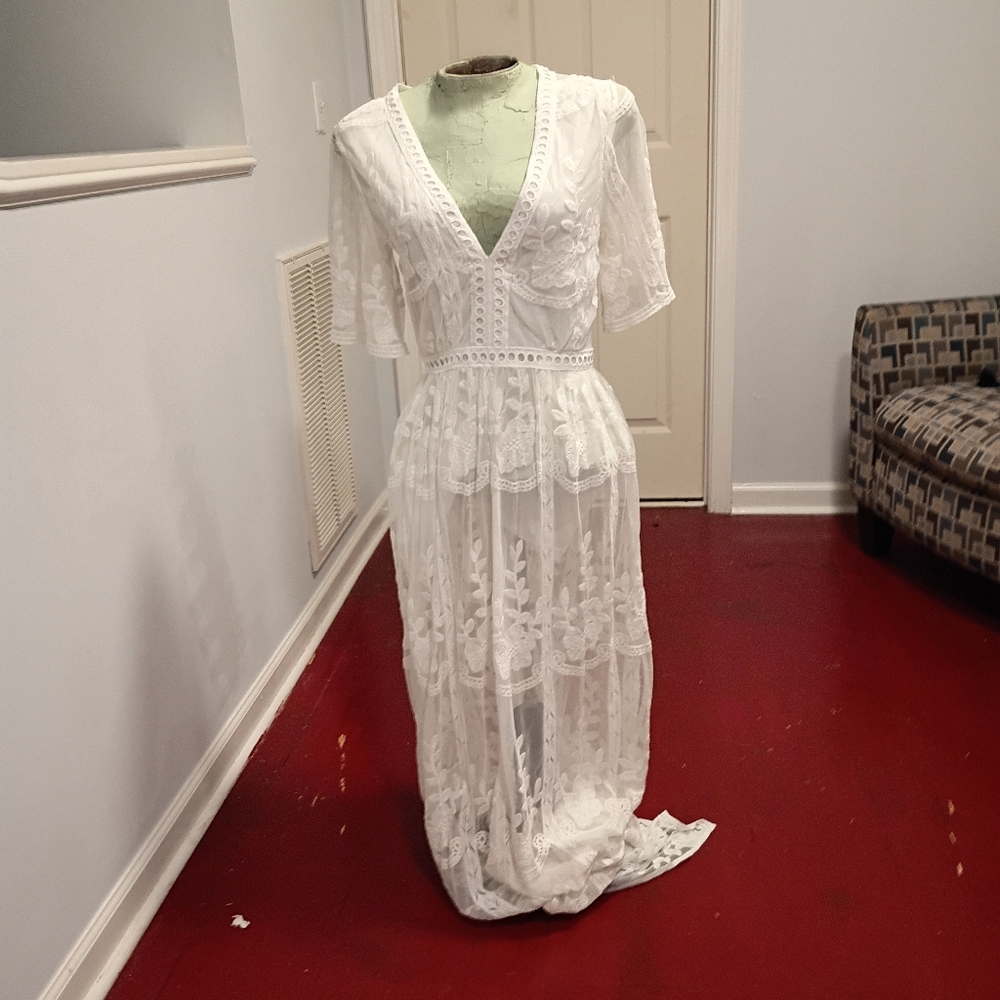 Elegant White Lace Dress